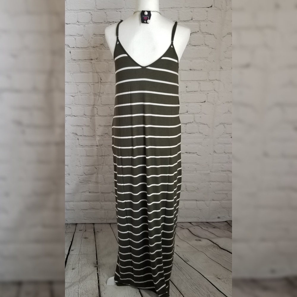 NWT Olive green and white maxi dress - Picture 2 of 4